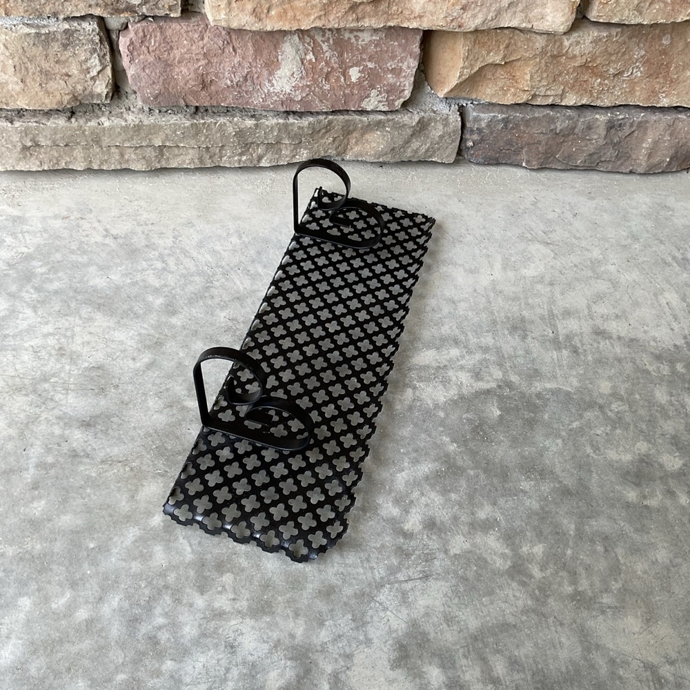 Vintage Mid-Century Modern Metal Rectangular Open Quatrefoil Wall Shelf - Picture 10 of 11